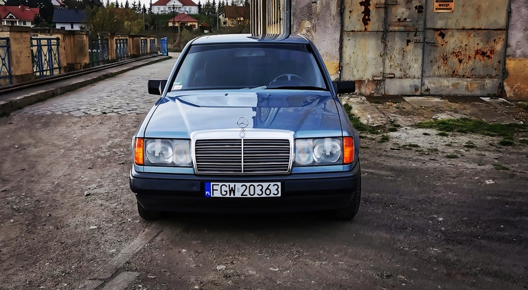 Mercedes-Benz Klasa E cena 21900 przebieg: 138000, rok produkcji 1988 z Choszczno małe 92